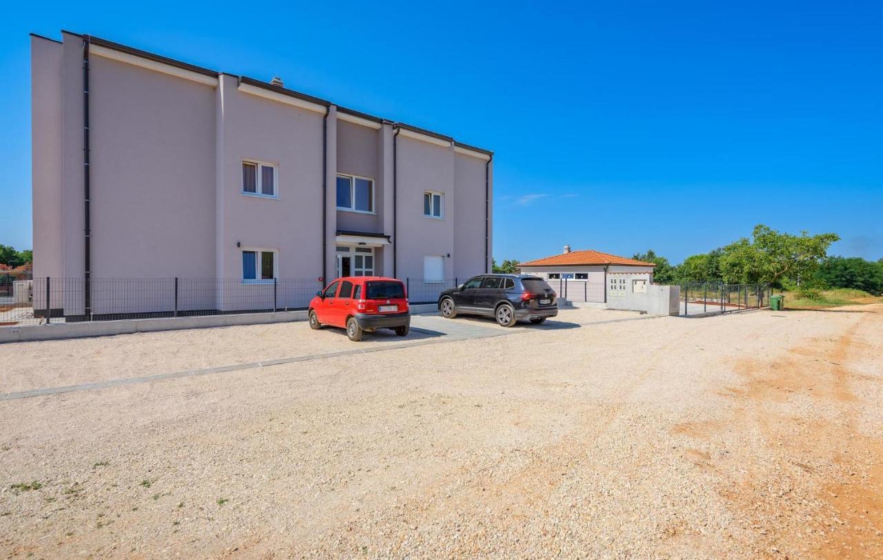 Apartmani Lucija ポレッチ エクステリア 写真