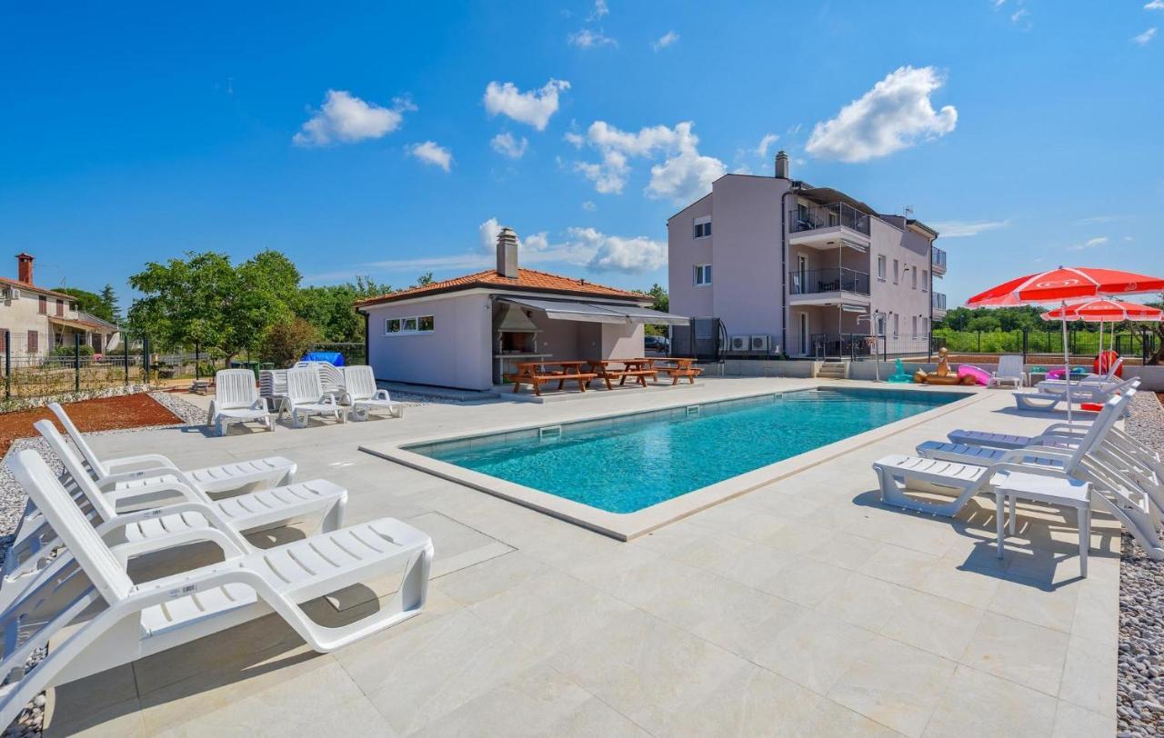 Apartmani Lucija ポレッチ エクステリア 写真