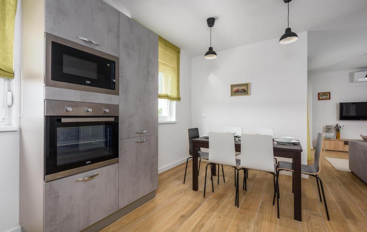 Apartmani Lucija ポレッチ エクステリア 写真
