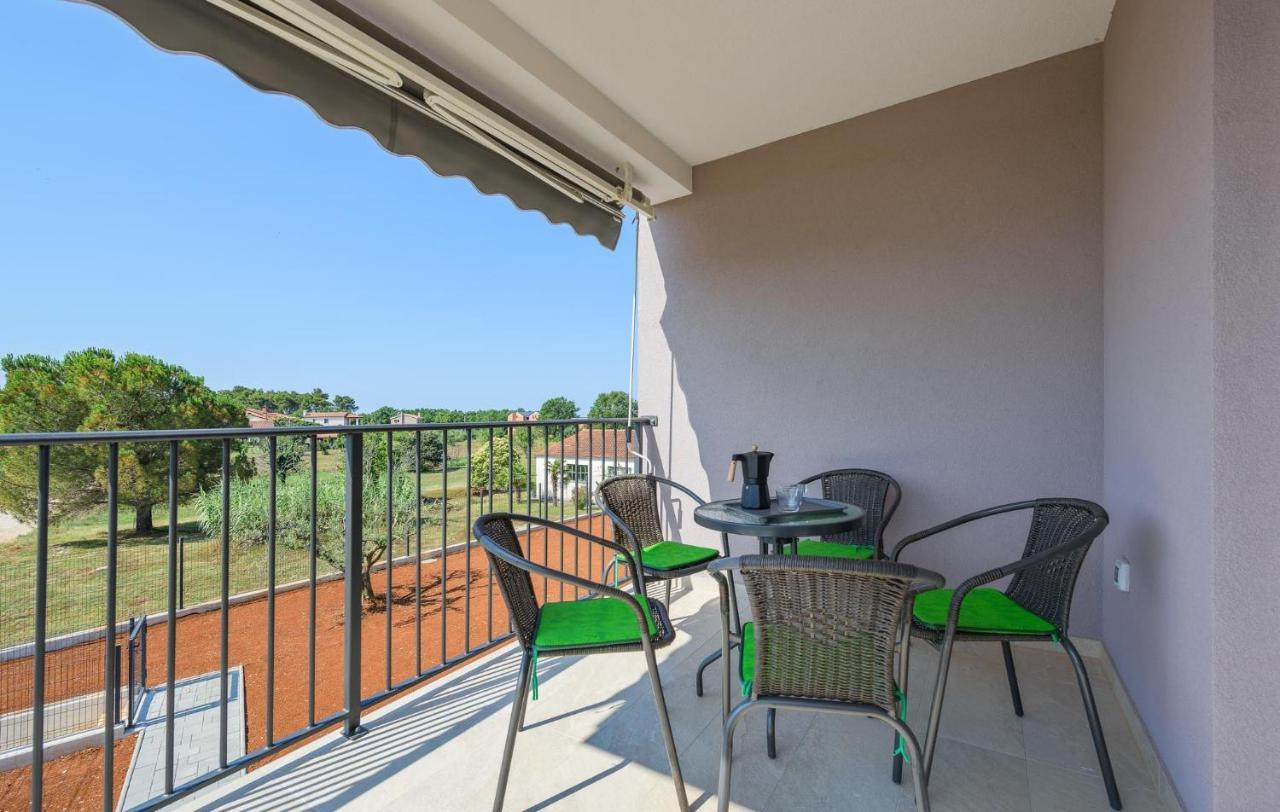 Apartmani Lucija ポレッチ エクステリア 写真