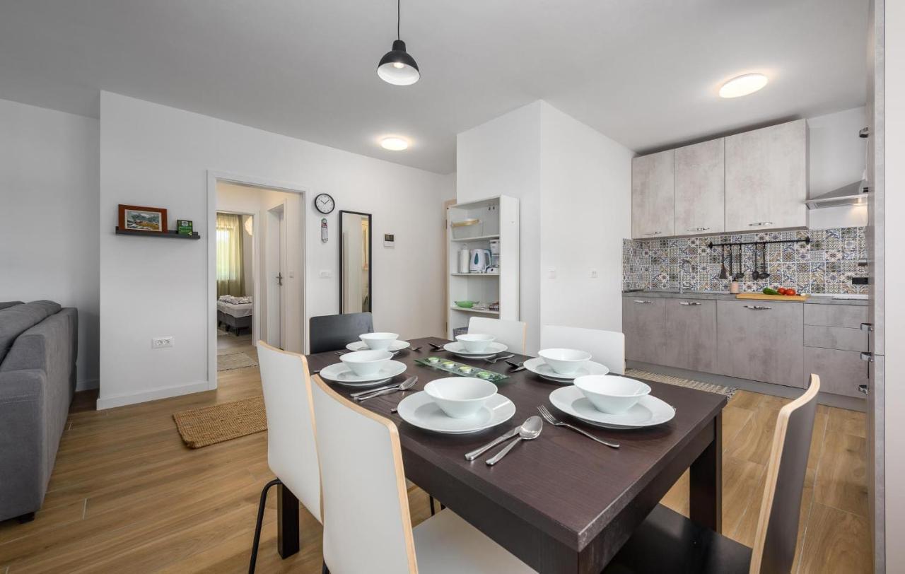 Apartmani Lucija ポレッチ エクステリア 写真