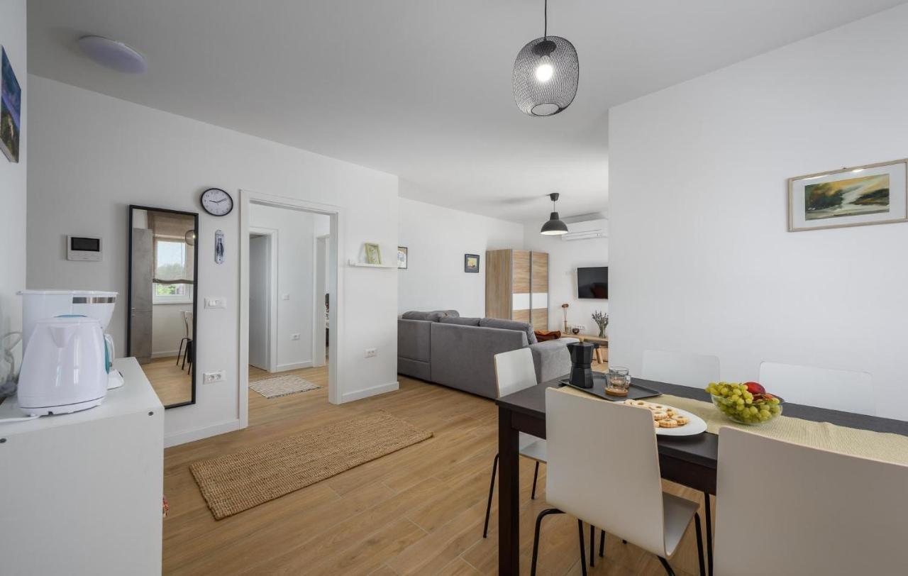 Apartmani Lucija ポレッチ エクステリア 写真