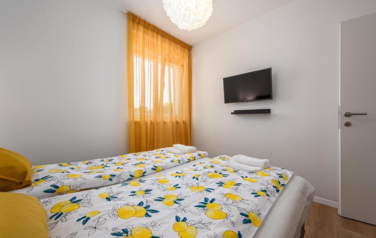 Apartmani Lucija ポレッチ エクステリア 写真
