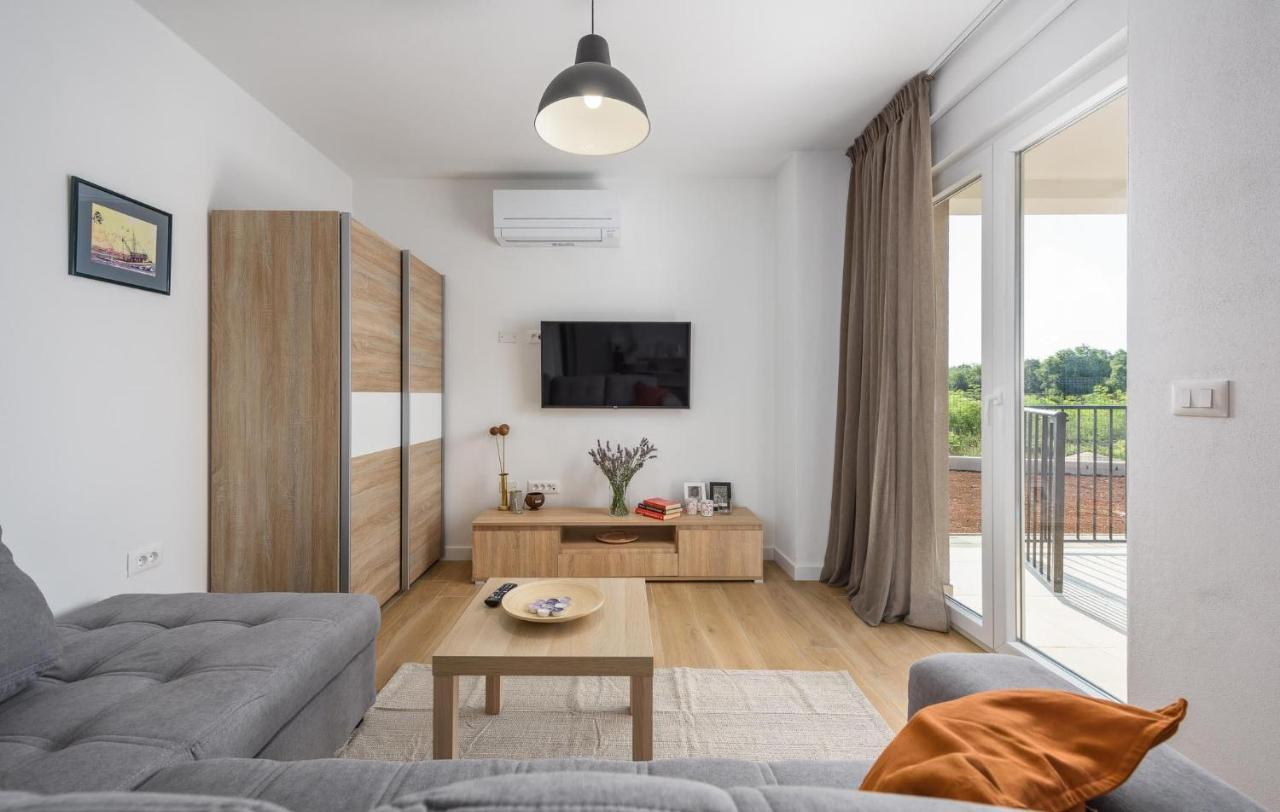 Apartmani Lucija ポレッチ エクステリア 写真