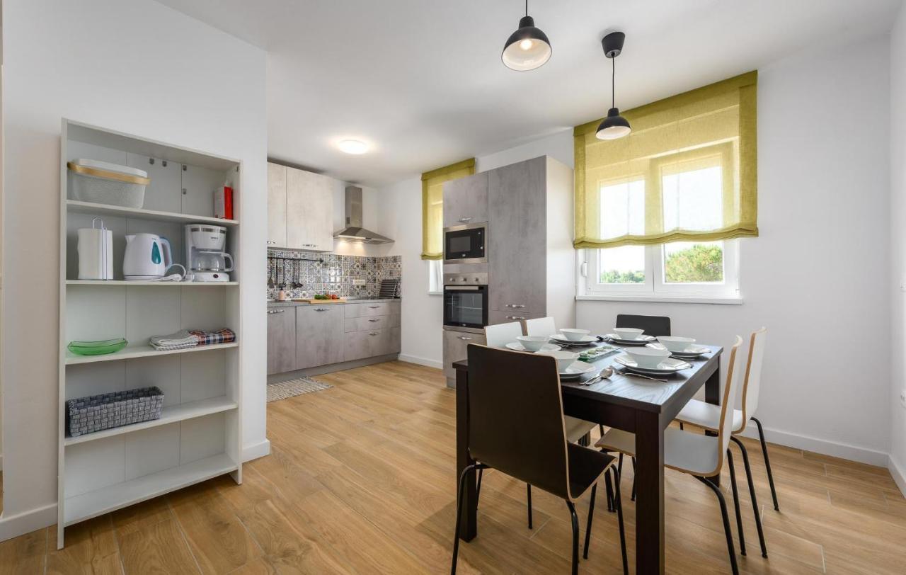 Apartmani Lucija ポレッチ エクステリア 写真