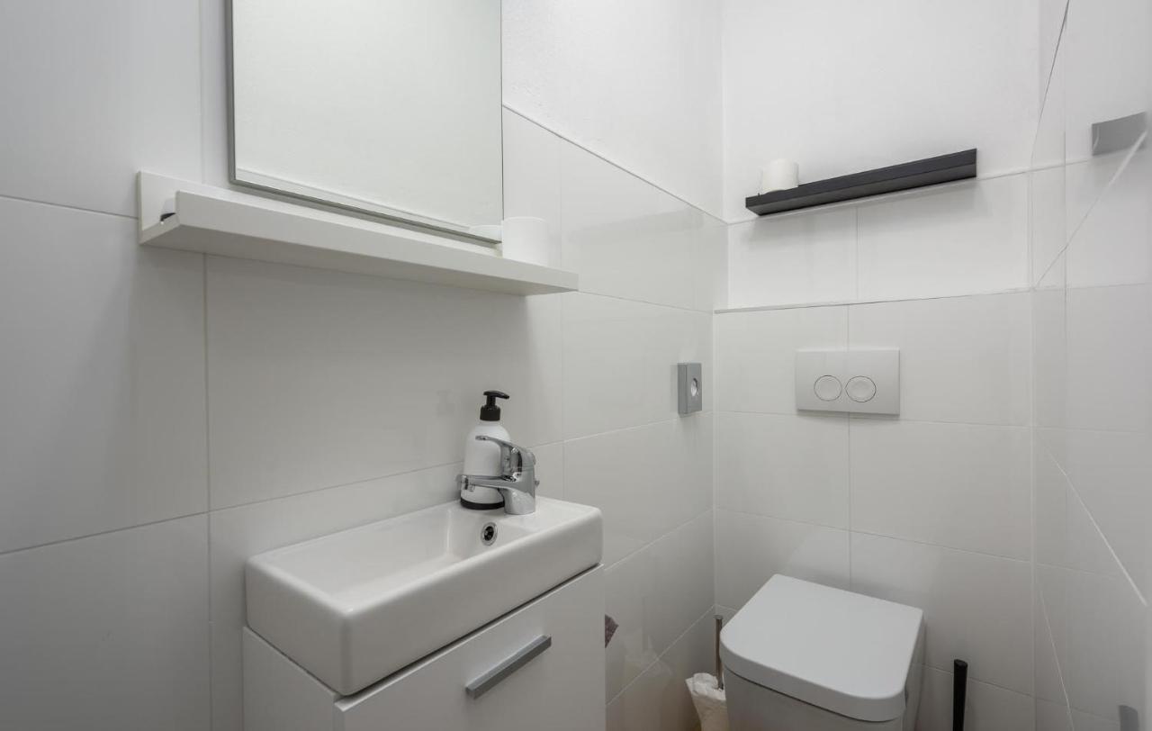 Apartmani Lucija ポレッチ エクステリア 写真