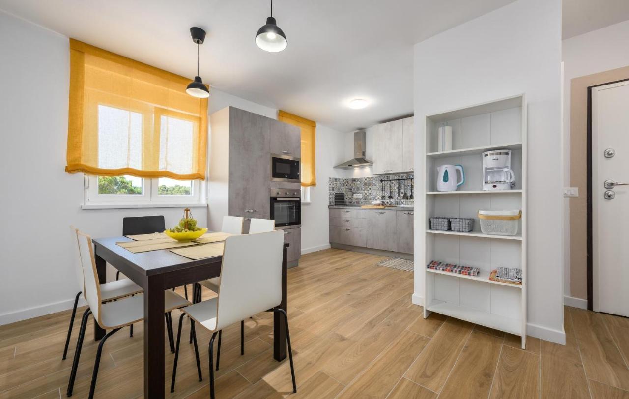 Apartmani Lucija ポレッチ エクステリア 写真