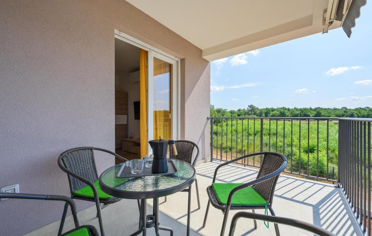 Apartmani Lucija ポレッチ エクステリア 写真