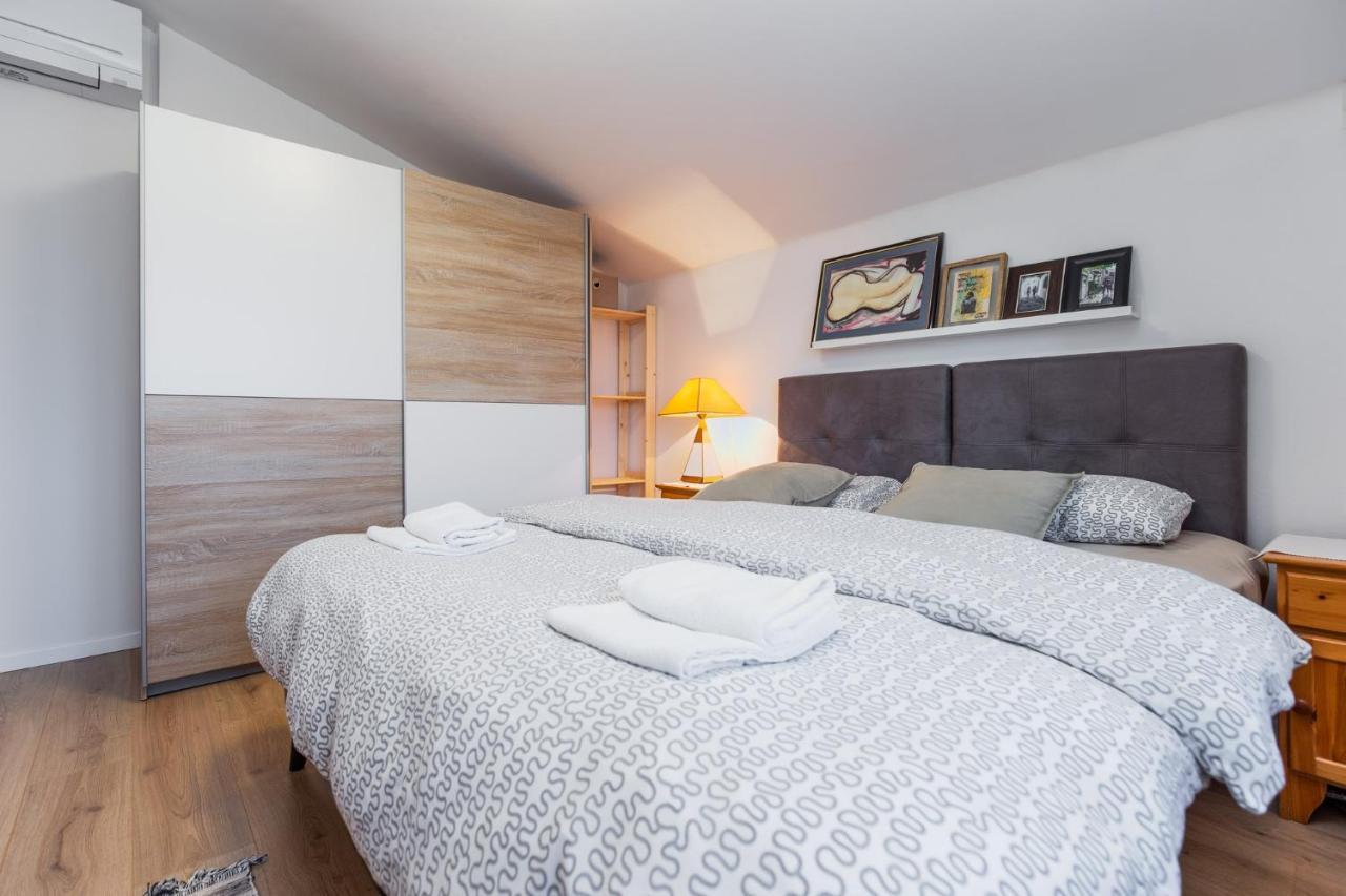 Apartmani Lucija ポレッチ エクステリア 写真