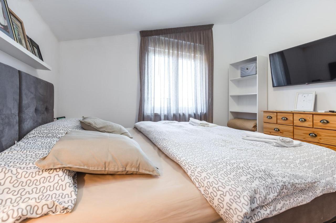 Apartmani Lucija ポレッチ エクステリア 写真