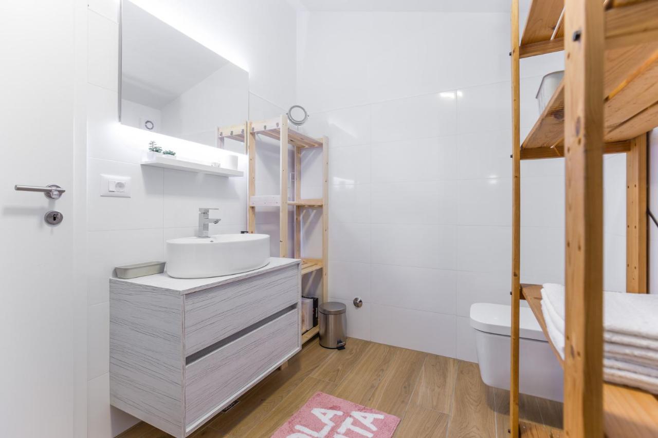 Apartmani Lucija ポレッチ エクステリア 写真